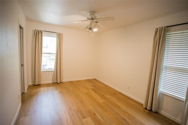 Building Photo - 202 W Crestland Dr