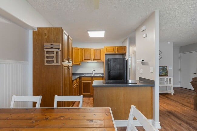 Building Photo - Updated 2-Bedroom Condo with Koolau Views in Prime Kaneohe Location