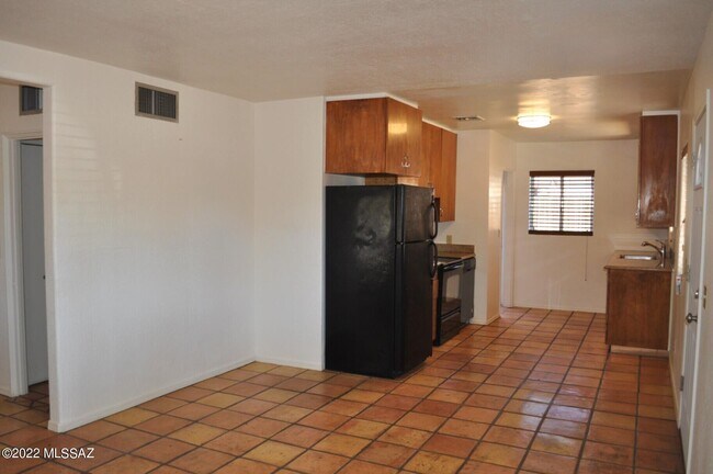 Building Photo - 2625 N Fremont Ave