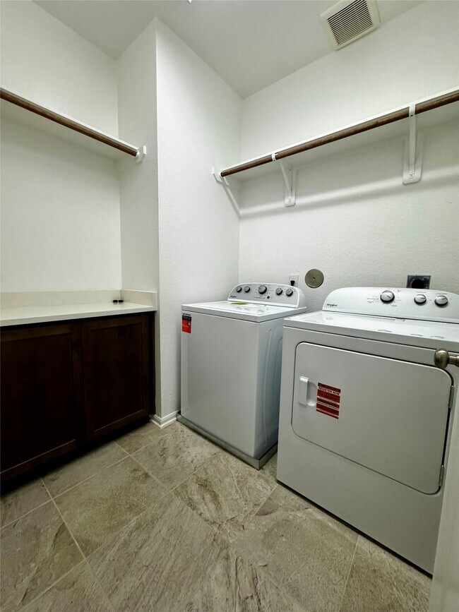 Building Photo - 2527 Bordelon Ln