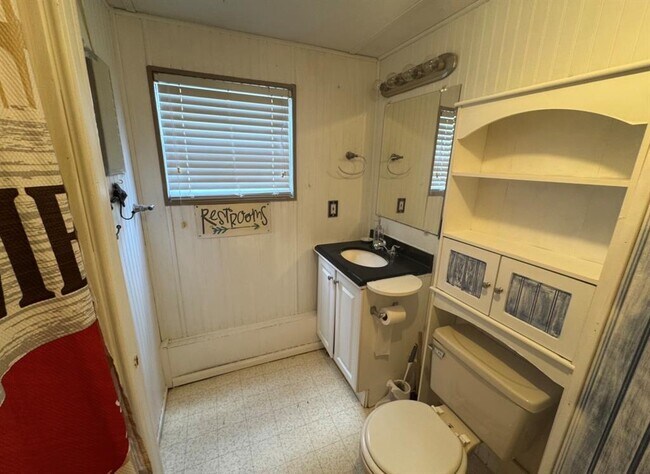 Building Photo - 301 Whitetail Ln