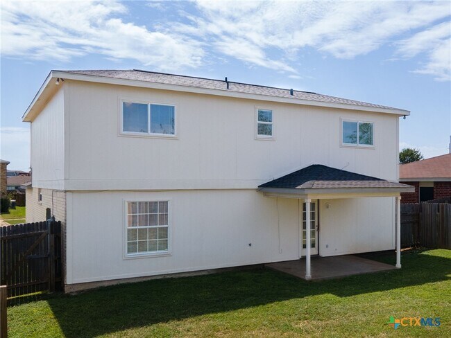 Building Photo - 2909 Lantana Dr