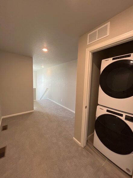 Building Photo - 9246 Henson Pl
