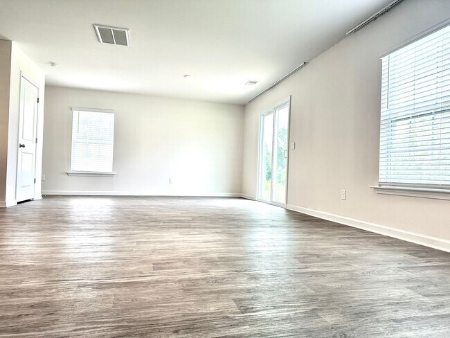Building Photo - AMAZING HOME IN COLUMBIA