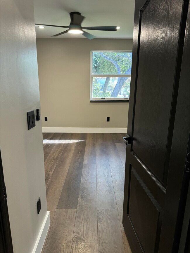 Building Photo - 10366 Buena Ventura Dr