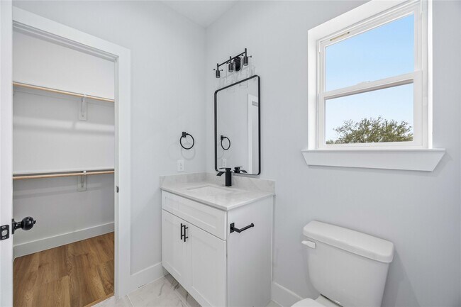 Building Photo - 4138 Larkspur St