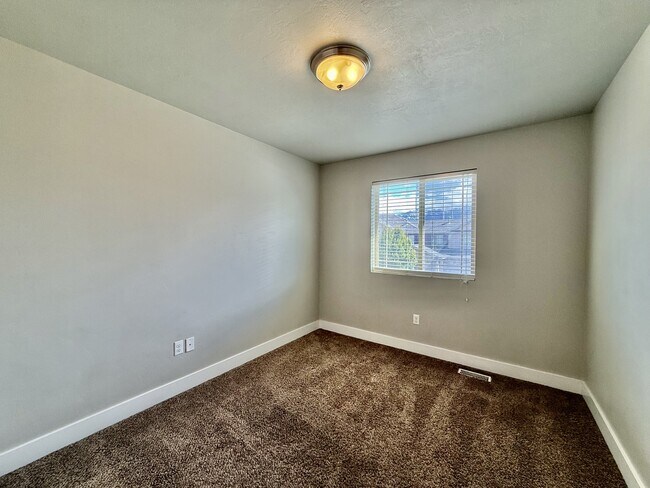 Building Photo - 6928 Village River Ln