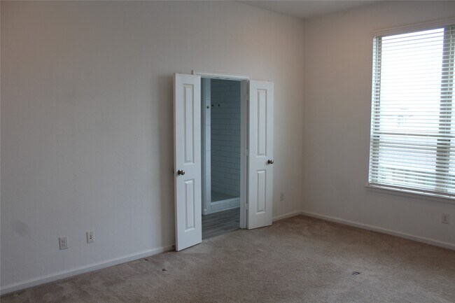 Building Photo - 4203 Champlain Wy