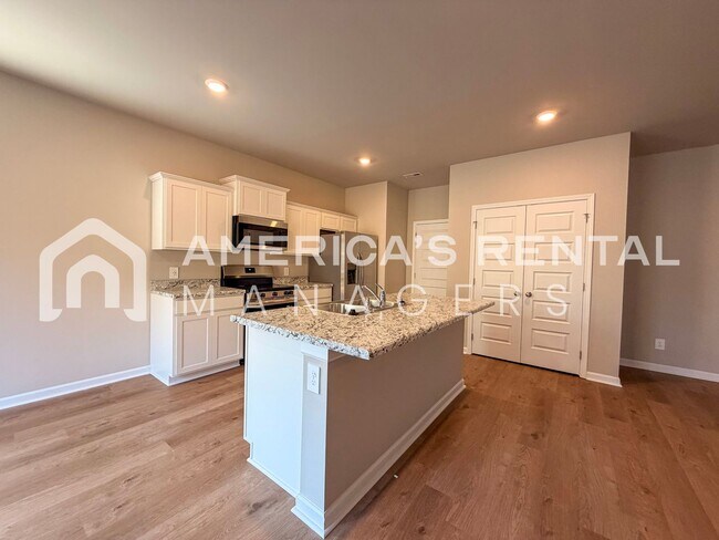 Building Photo - Spacious 4-Bedroom Home with Upstairs Loft!