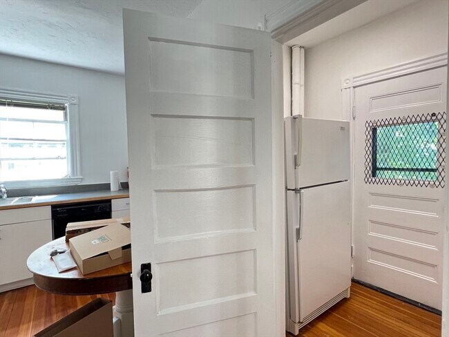 Building Photo - 71 Fayerweather St