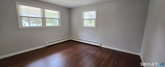 Building Photo - 63 Plumtree Ln