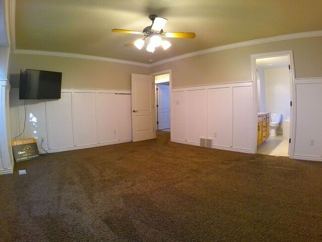 Building Photo - 5 bdrm 3bth Home 3 Car Garage Some utiliti...