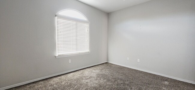 Building Photo - Stunning 4 bedroom, 2 bath home in East El Paso!