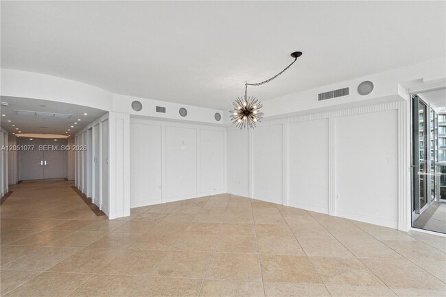 Building Photo - 18911 Collins Ave