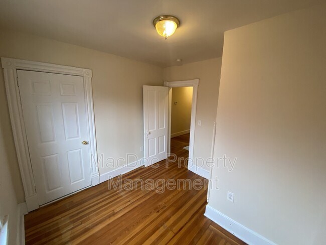 Building Photo - 320 Wolfe St