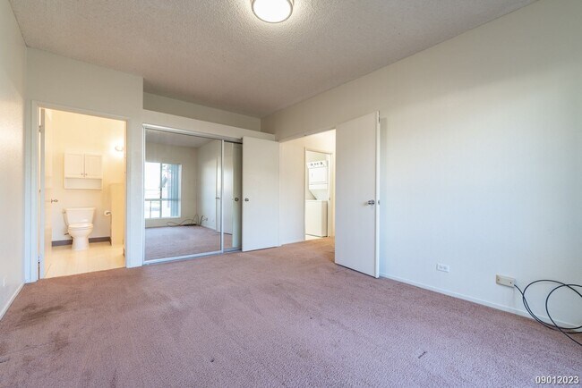 Building Photo - Palm Court, $2645, 2br/2ba Townhouse w/2 p...