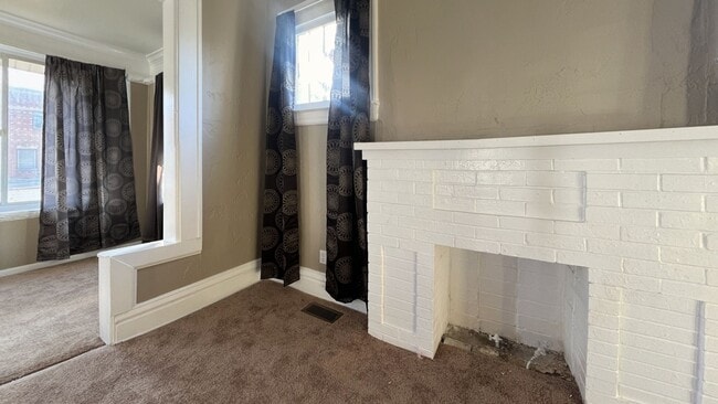 Building Photo - 2744 5th Ave