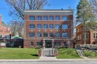 Building Photo - 1411 Willow Ave