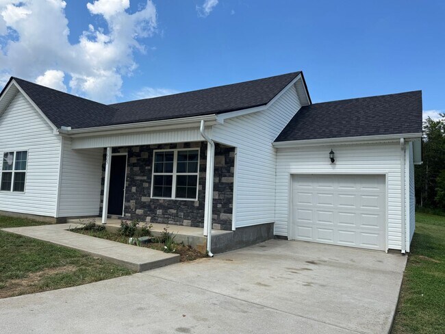 Building Photo - 1605 Gambill Wood Dr