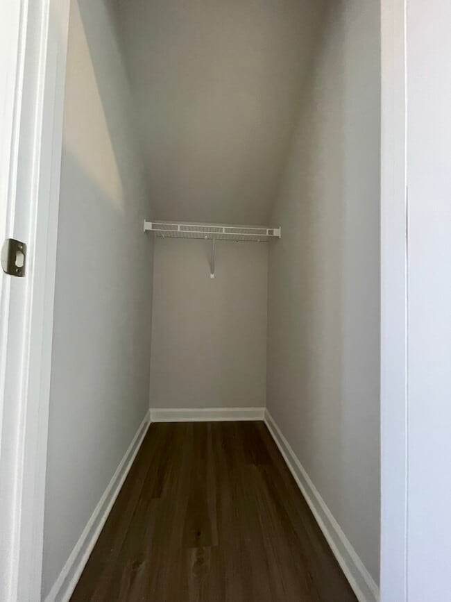 Building Photo - 112 Briarwood Dr E