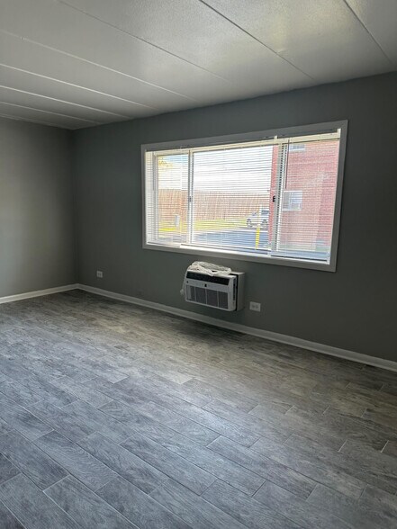 Building Photo - 1400 Carol St