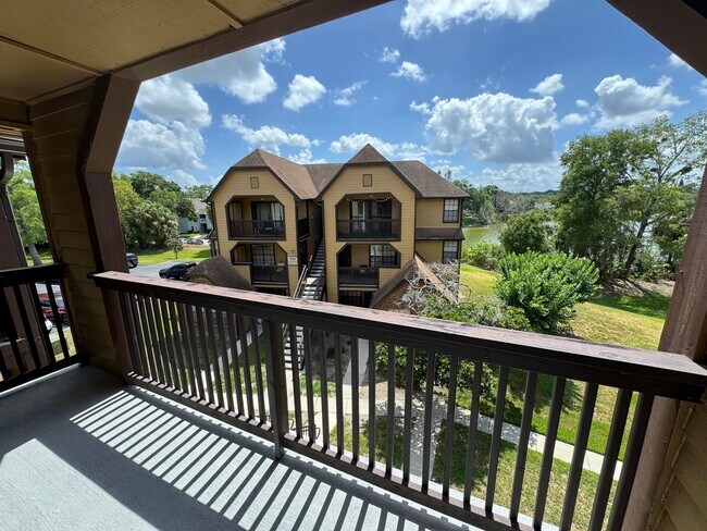 Building Photo - Altamonte Springs Top Floor Condo ~ Gated Waterfront Community ~ Must See!