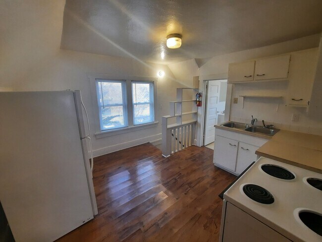 Building Photo - 2136 Lyon St