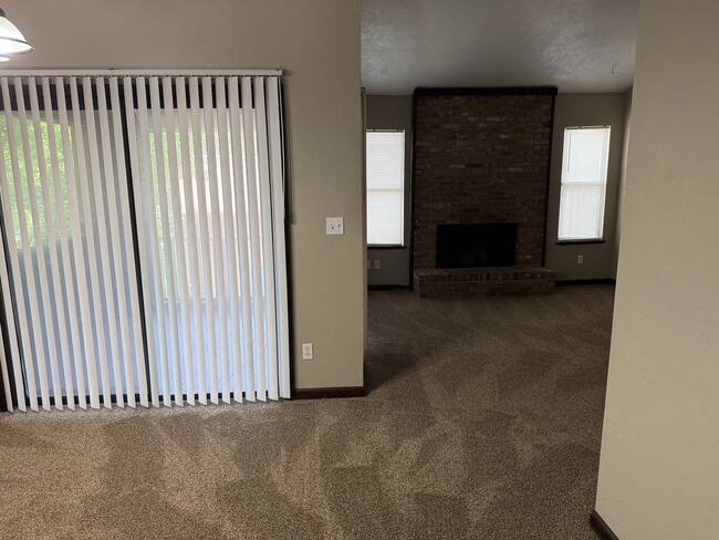 Building Photo - 3743 Donovan Dr