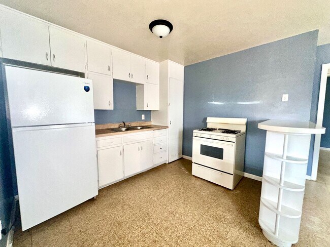 Building Photo - 611 McArthur Dr