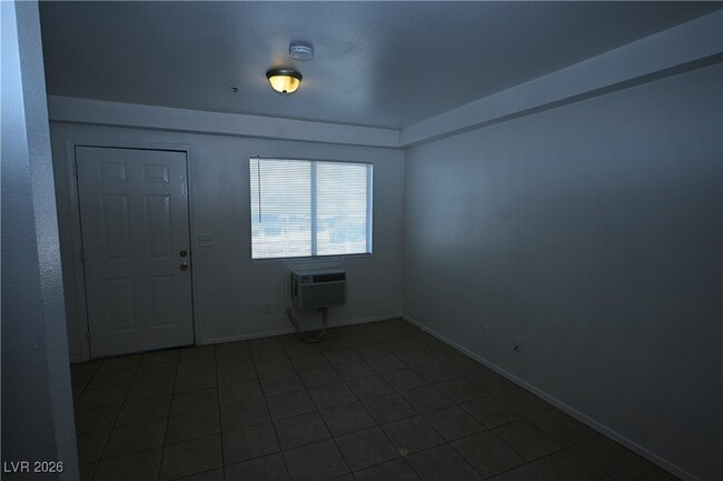 Building Photo - 3017 E Carey Ave