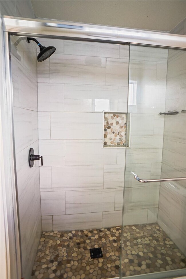 Building Photo - 1339 N Columbus Ave