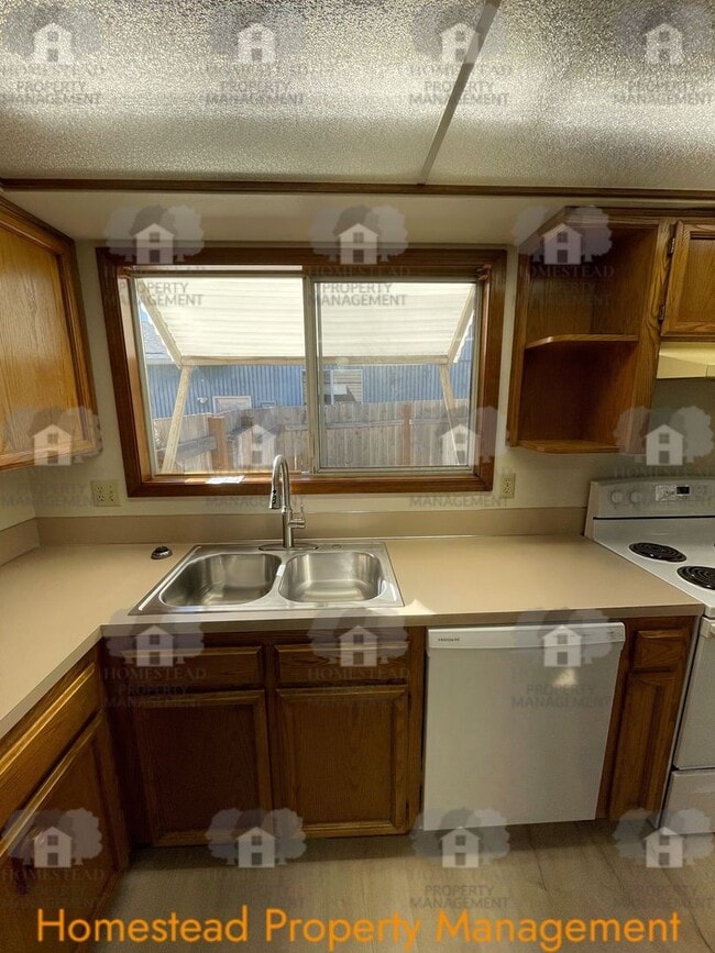 Building Photo - Homestead loves their tenants! 1/2 one months rent!