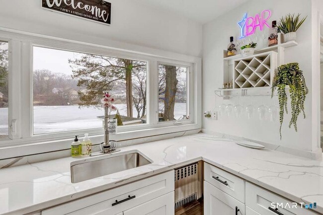 Building Photo - 110 Grenelle St