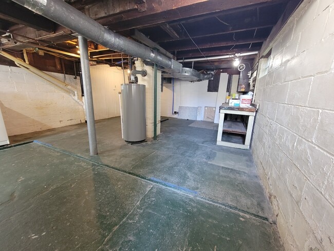 Building Photo - 703 Hopkins St