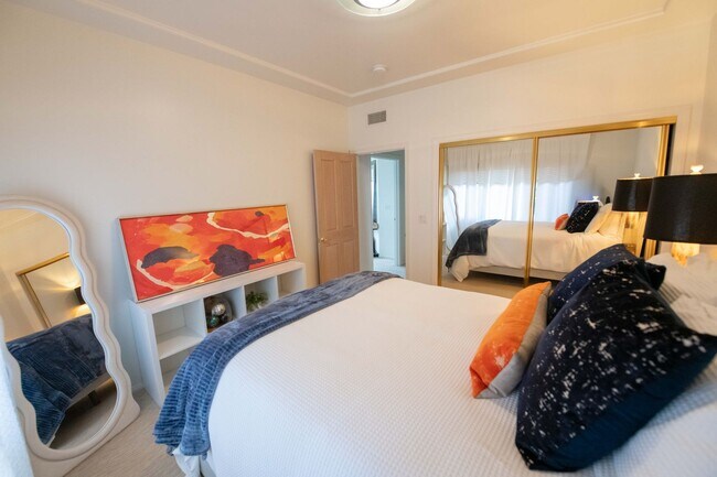 Building Photo - Amazing La Jolla North PB home with panoramic views of the ocean, bay and downtown