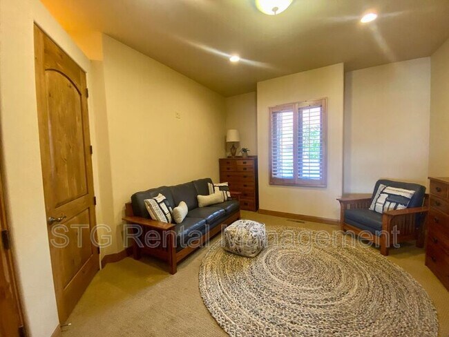 Building Photo - 2336 2336 W Entrada Trail