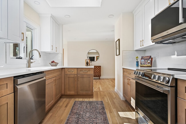 Building Photo - 8 Millard St