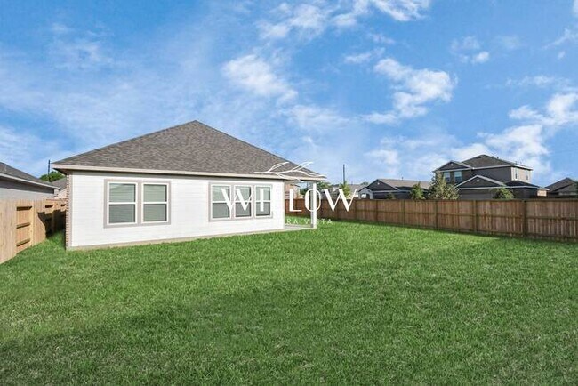 Building Photo - Spacious 4-Bedroom Home in a GREAT Community!