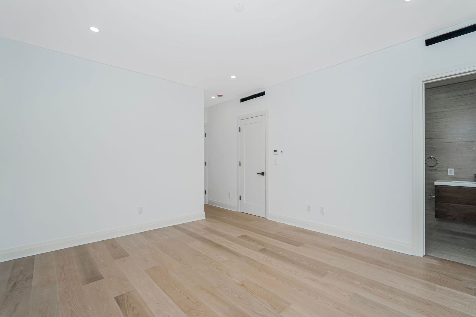 Building Photo - 421 78th St