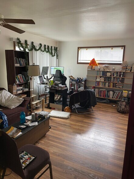 living room - 2014 McKenna Blvd