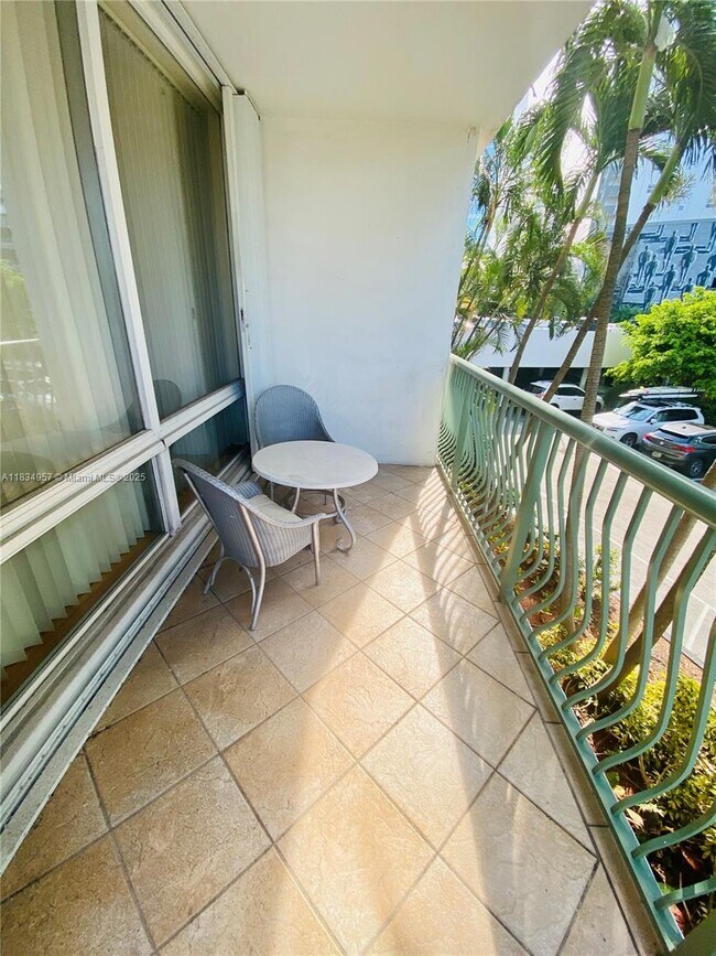 Building Photo - 1408 Brickell Bay Dr