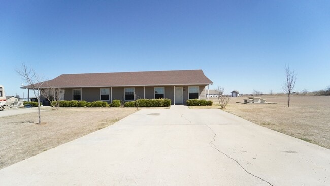 Building Photo - FOR LEASE! Duplex - 3 BR - 2 BA - Duplex in Peaster ISD