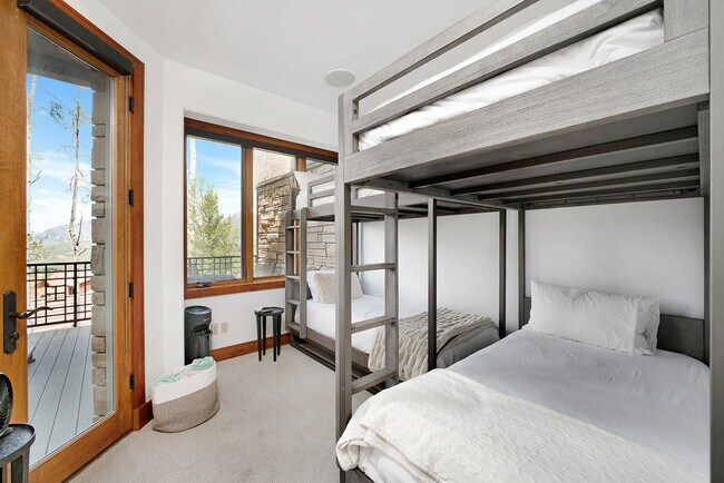 Building Photo - 100 Aspen Ridge Dr