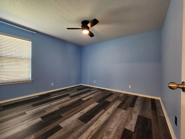 Building Photo - 4633 Stonehaven Dr