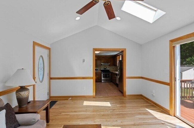 Building Photo - 58 Brandon St