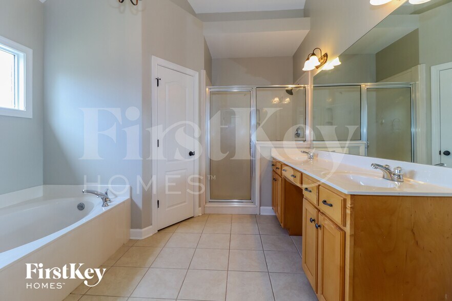 Building Photo - 12070 Goldspring Ln