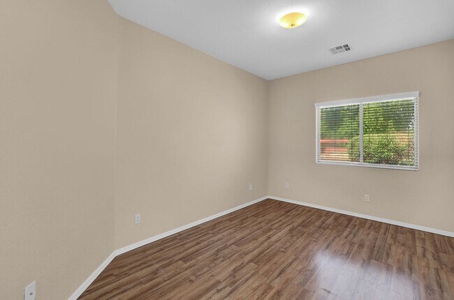 Building Photo - 18631 E Swan Dr