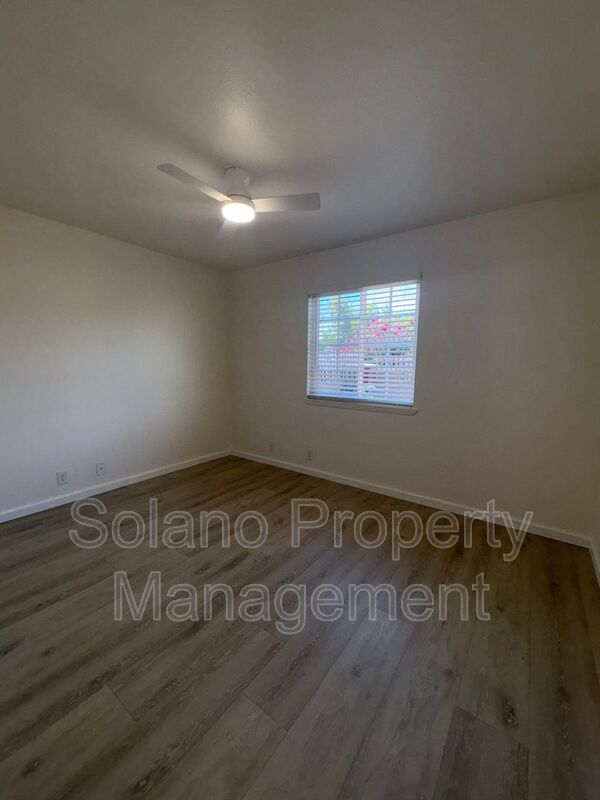 Building Photo - 741 Alamo Dr