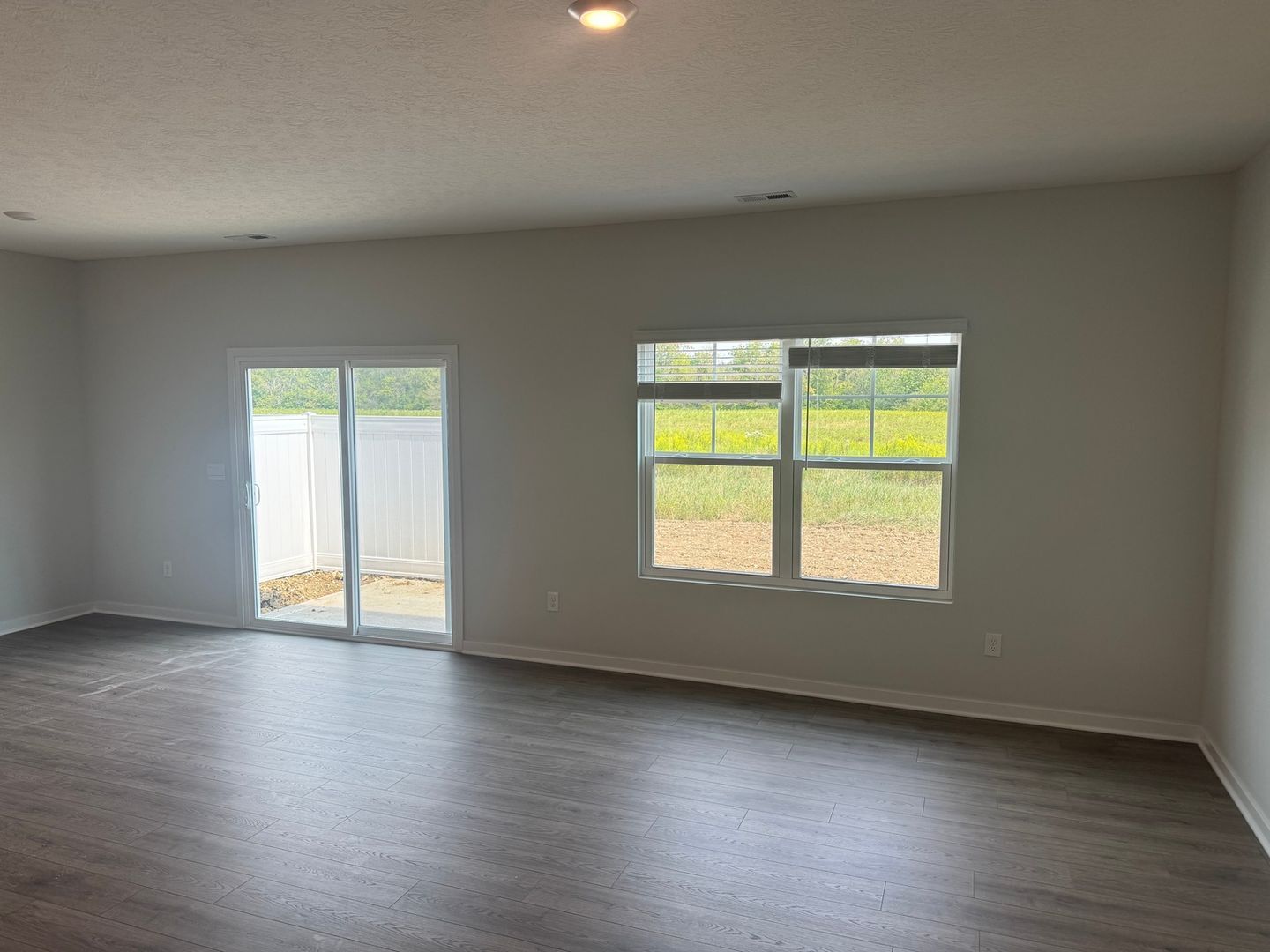 Building Photo - 1388 Marinelli Dr E
