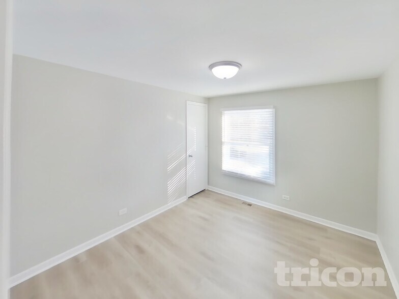 Building Photo - 155 Ramblewood Ln